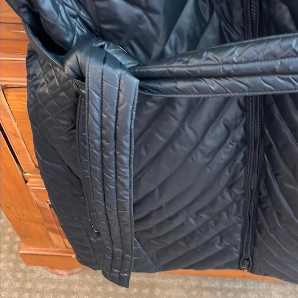 Eddie Bauer Black Puffer Jacket with Quilted Design_3